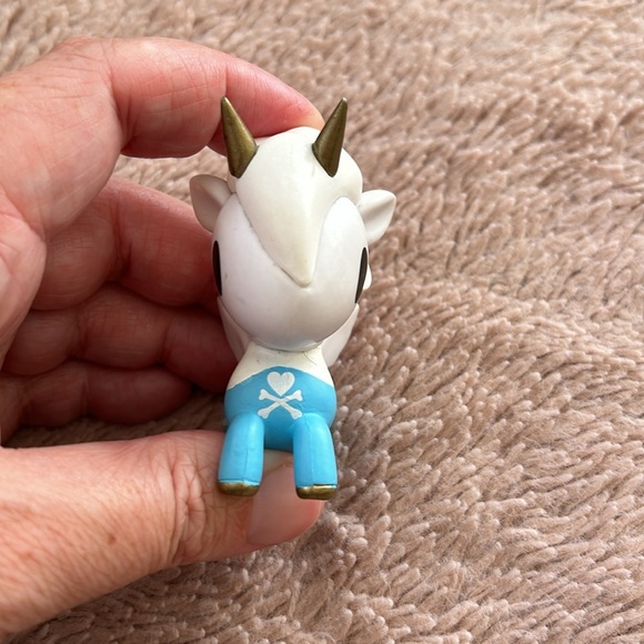 Tokidoki Unicorno blue and white latte pony - Picture 2 of 4